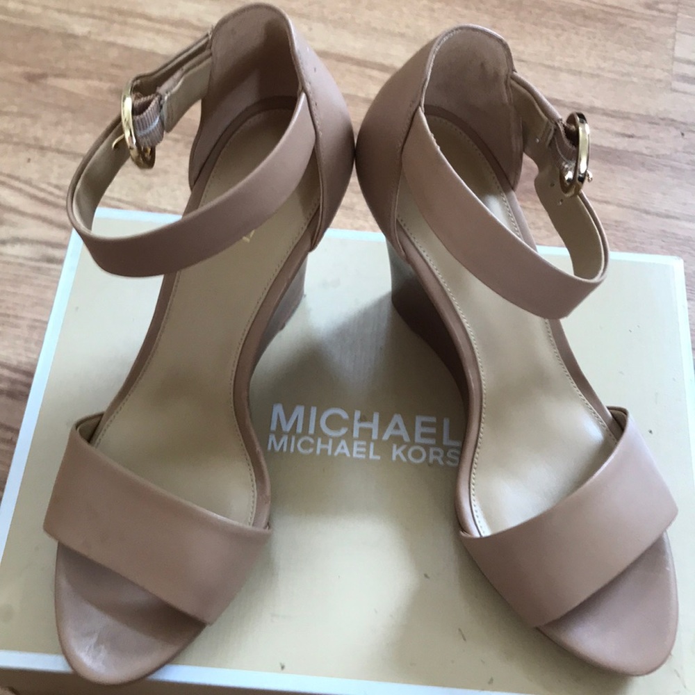 Michael Kors: Size 9M in Toffee